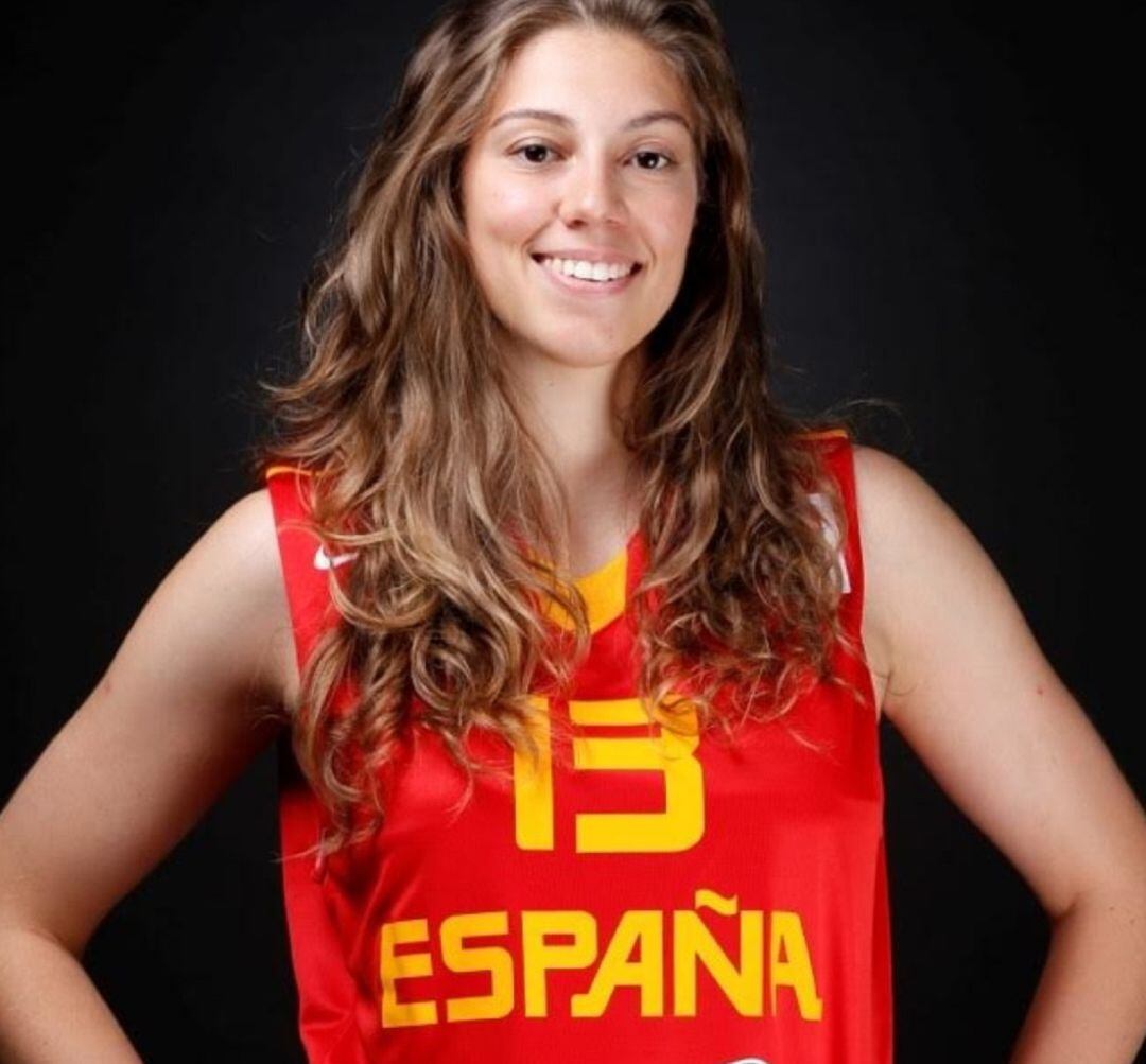 Ana Carlota, con la camiseta de la selección nacional