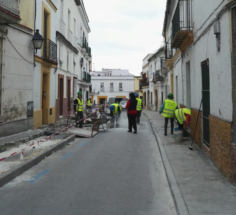 El Ayuntamiento ha concedido un centenar de licencias para obras menores en fachadas y otras 75 para ocupaciones de vía con materiales y maquinaria.