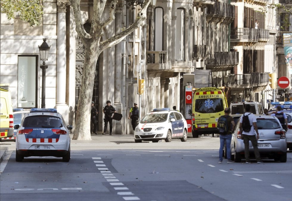 Policía y cuerpo médico ha acudido rápidamente a la zona.