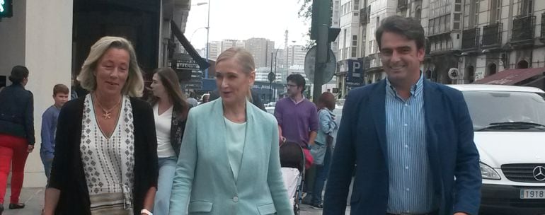 Cristina Cifuentes en la Plaza de Lugo respaldando al PP de A Coruña en campaña