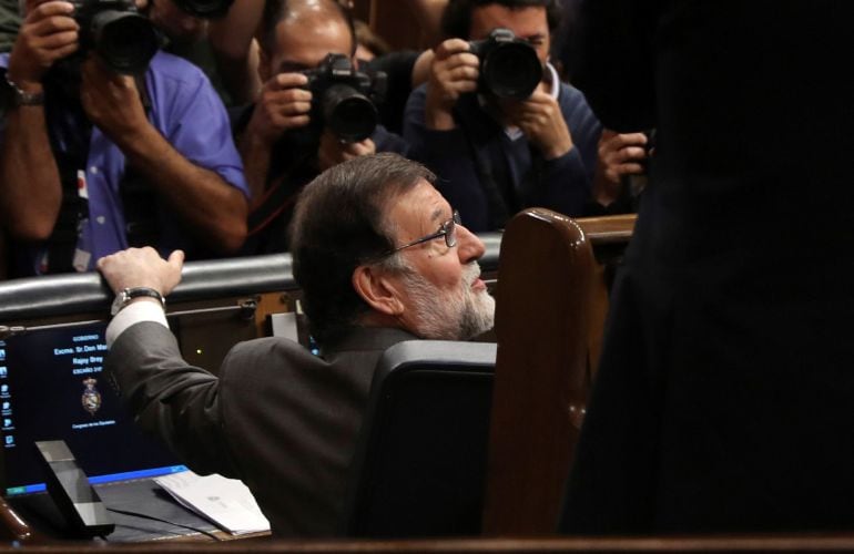 El presidente del Gobierno, Mariano Rajoy, a su llegada al hemiciclo del Congreso de los Diputados