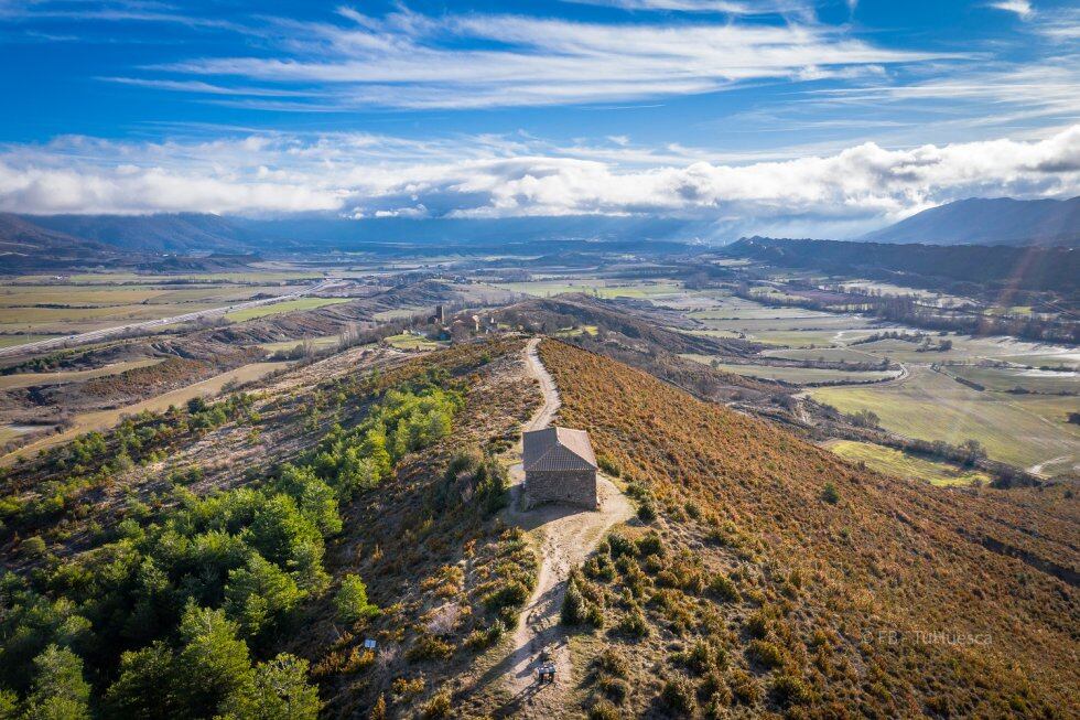 Ermita de San Benito de Orante, junto a la autovía entre Sabiñánigo y Jaca. @TuHuesca