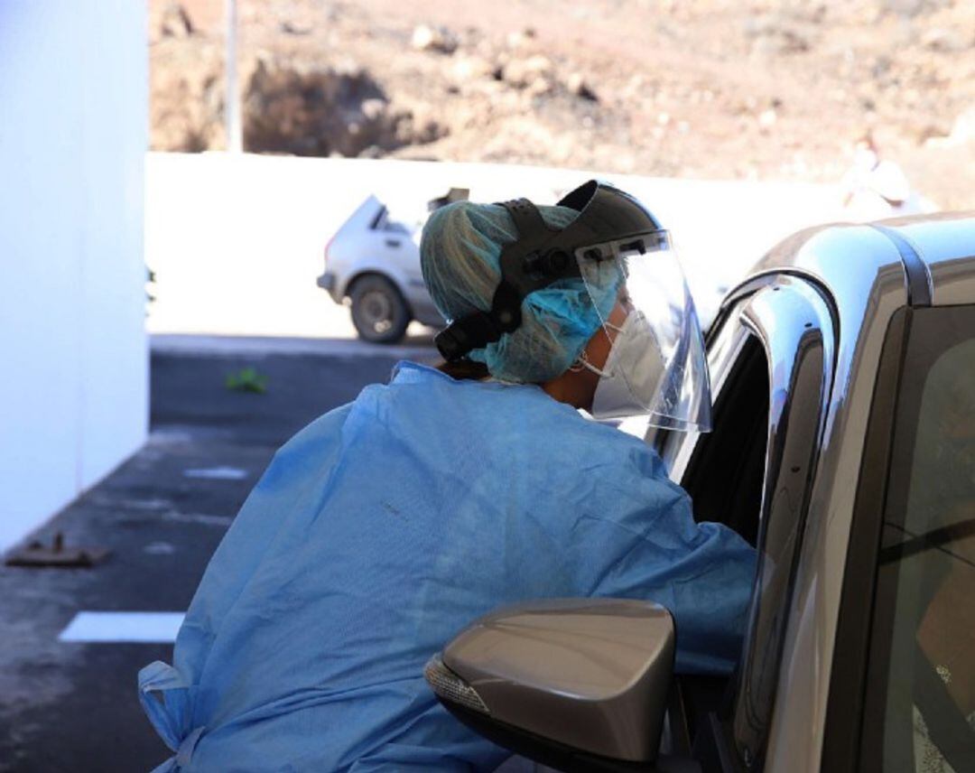Toma de muestras en el Covid Auto de Arrecife.