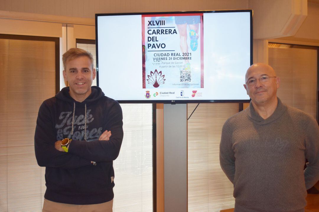 Antonio Gallego y Olayo Fernández en la presentación de las actividades deportivas para la Navidad 2021