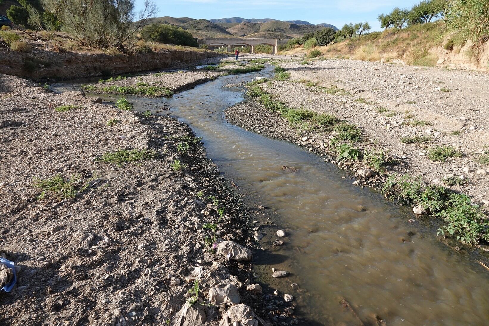 IU Lorca denuncia que el Ayuntamiento de Vélez Rubio de Almería lleva 13 años arrojando aguas fecales sin depurar al río Vélez y al Pantano de Puentes.