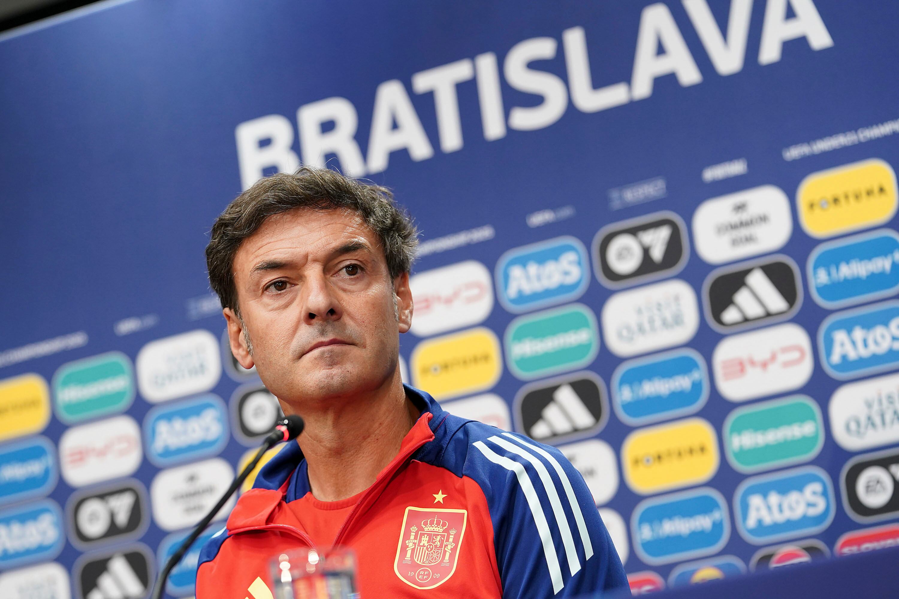 El técnico de la selección española sub-21, Santi Denia, durante la rueda de prensa