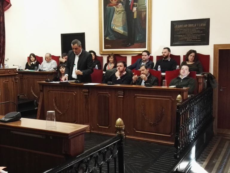 El portavoz adjunto del PP, Vicente Granero, interviene en el pleno