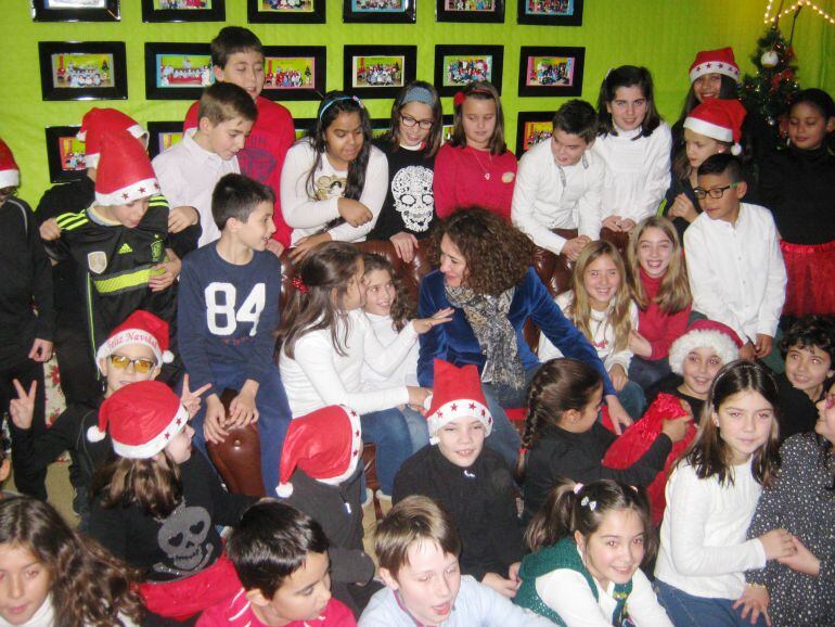 La regidora responde a las 24 cartas remitidas por los pequeños