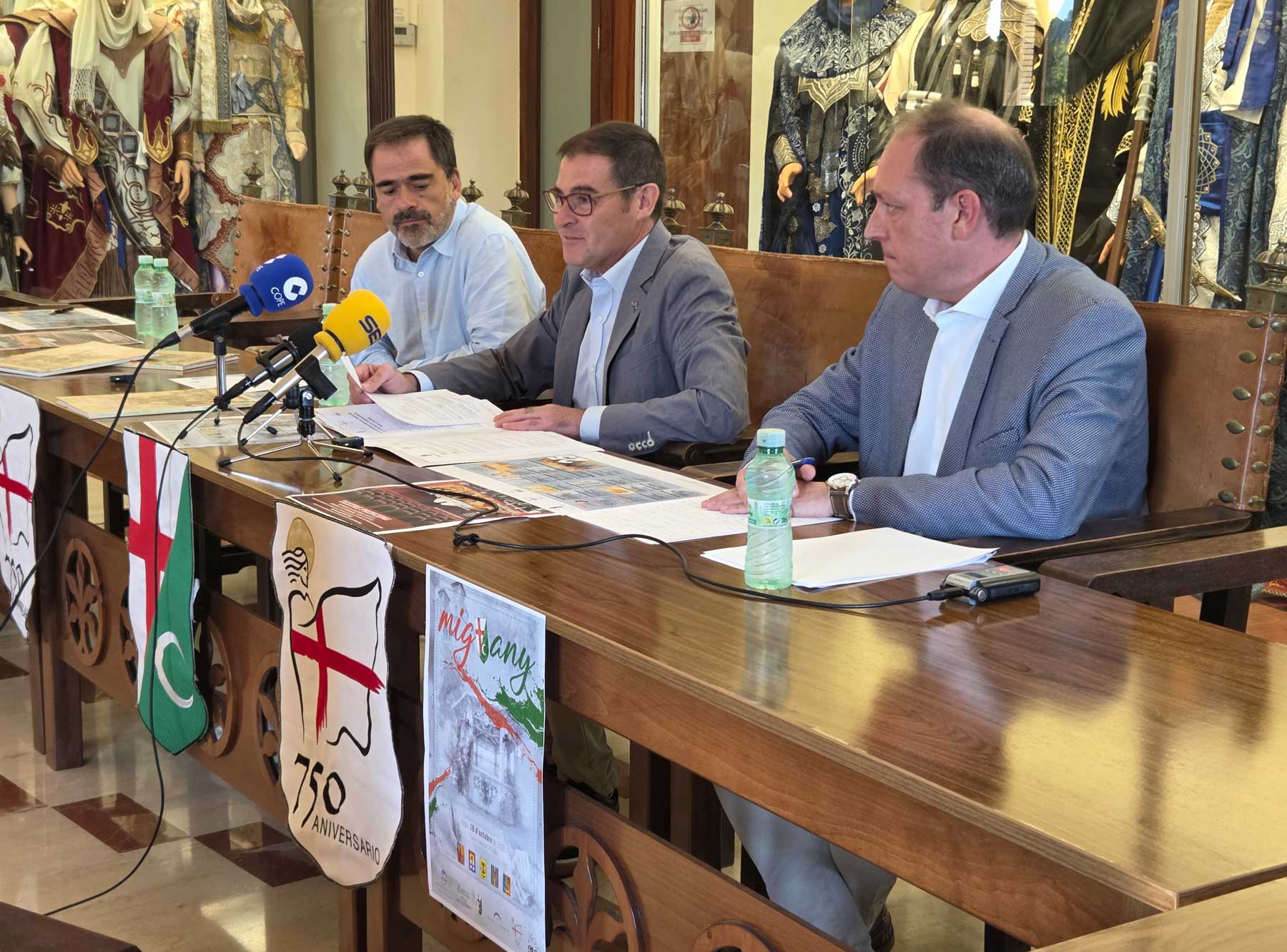 José Del Valle, Paco García y Quique Villar, en la sede del Casal de Sant Jordi