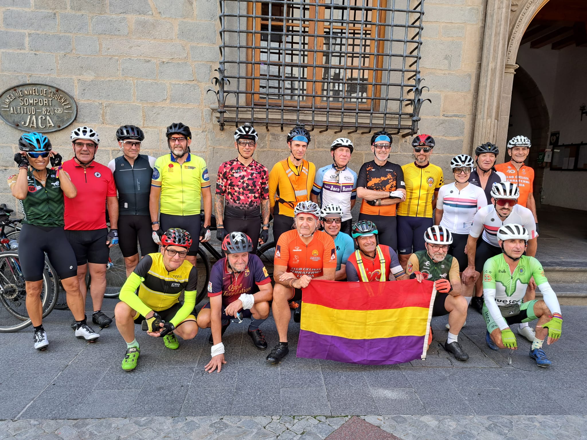 Imagen de la salida de &quot;La Republicana&quot; desde Jaca