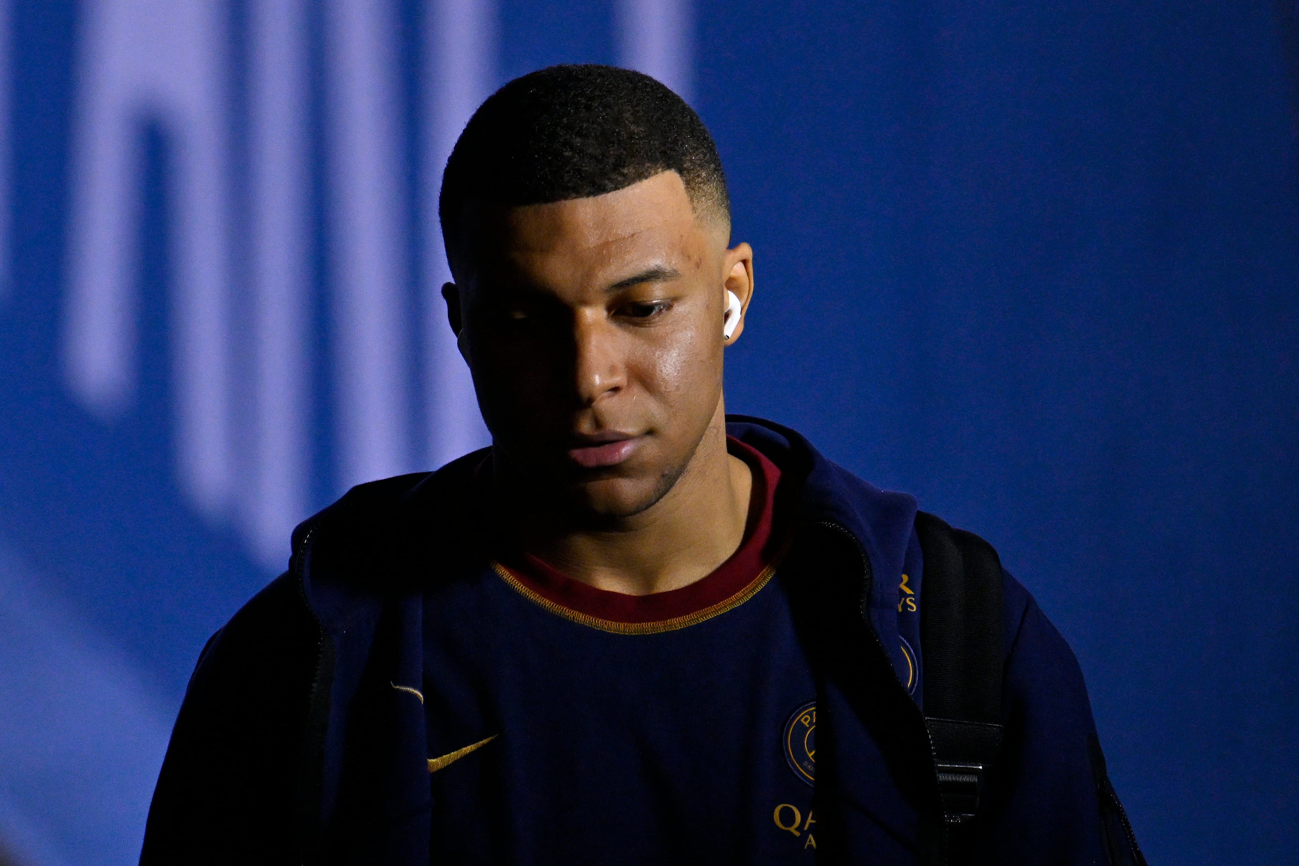 Mbappé entrando al Parque de los Príncipes antes de jugar un partido de Ligue 1 con el PSG. (Photo by Aurelien Meunier - PSG/PSG via Getty Images)