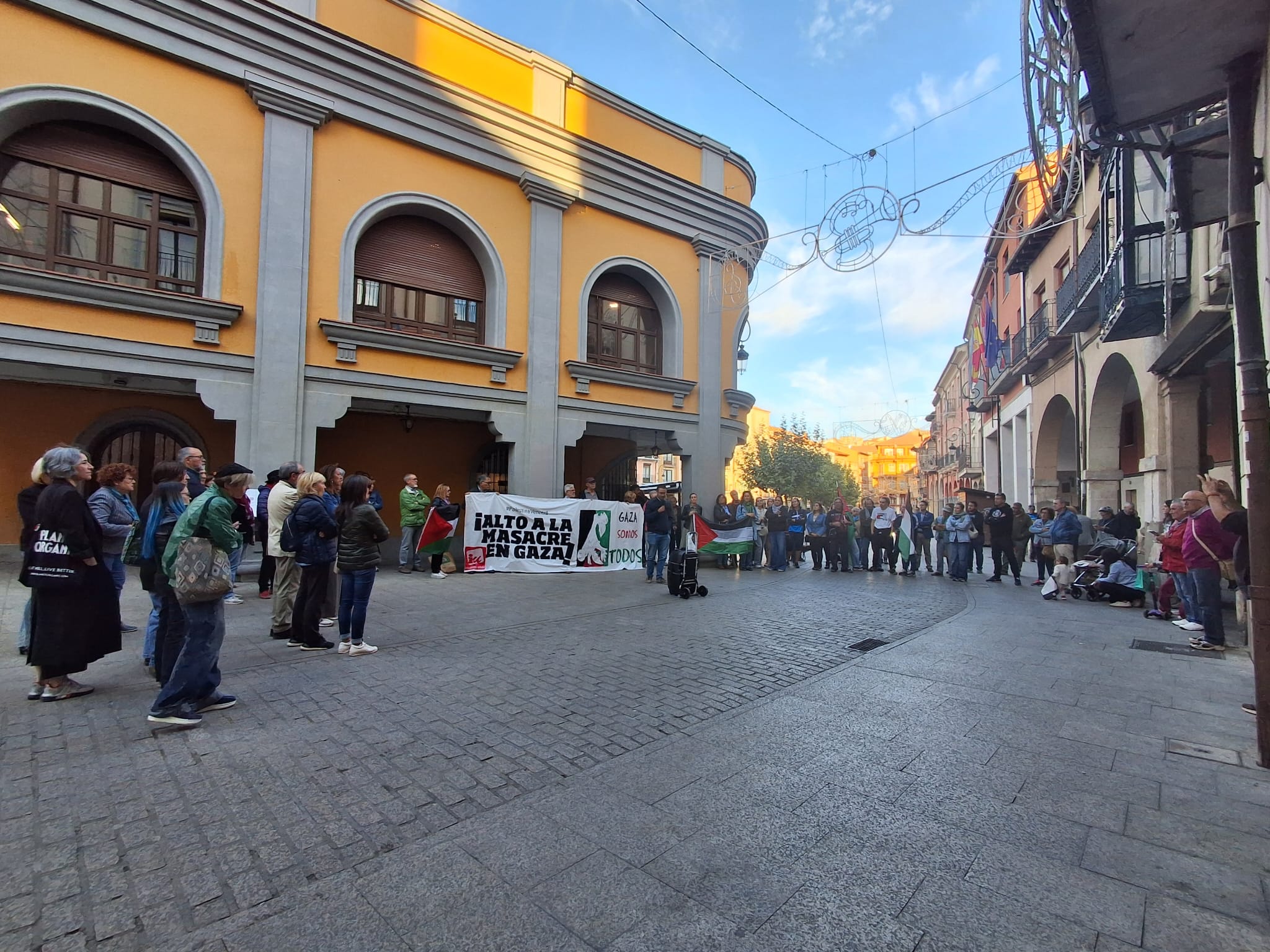 Concentración en Aranda de apoyo a la flotilla de la libertad tras los últimos ataques con drones