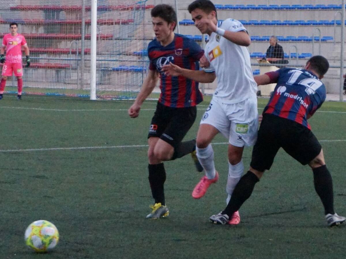 El Eldense aprovecha el balón parado para seguir cogiendo aire (1-0)