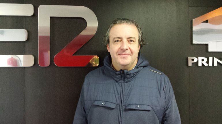 Juanjo Mena en los estudios de Cadena Ser Vitoria