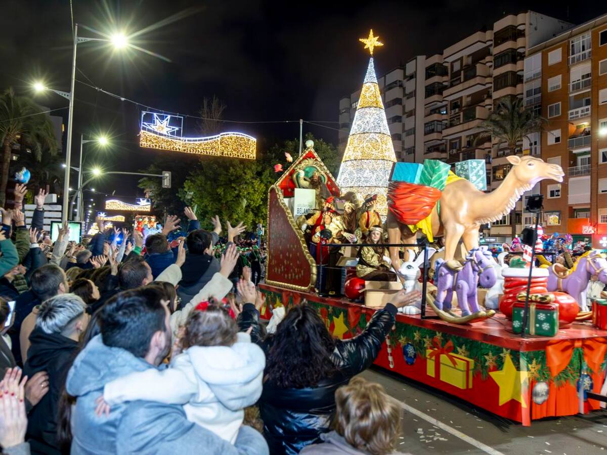 Cartagena cierra la Navidad con un récord de más de 70.000 asistentes en la Cabalgata