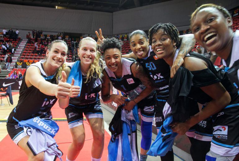 Las jugadoras del IDK Gipuzkoa celebran su pase a semifinales de la Copa de la Reina 