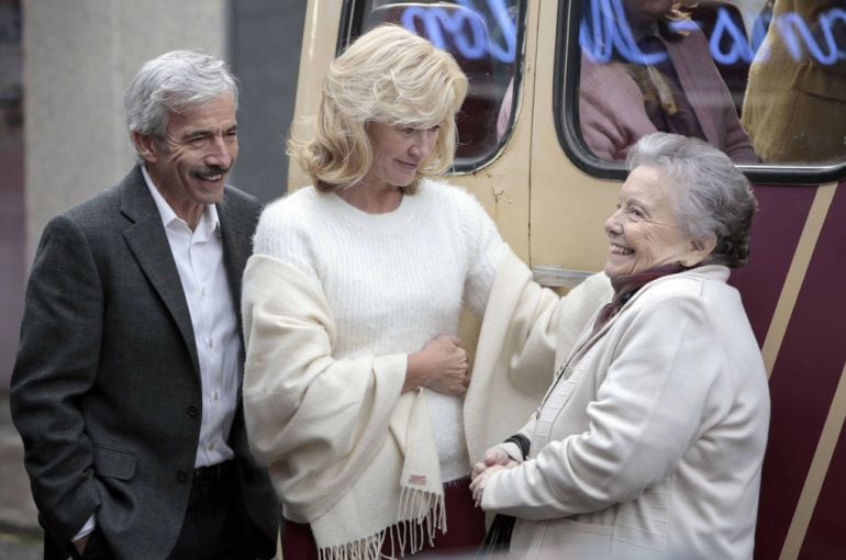 Antonio (Imanol Arias), Mercedes (Ana Duato) y Herminia (María Galiana) en &#039;Cuéntame&#039;