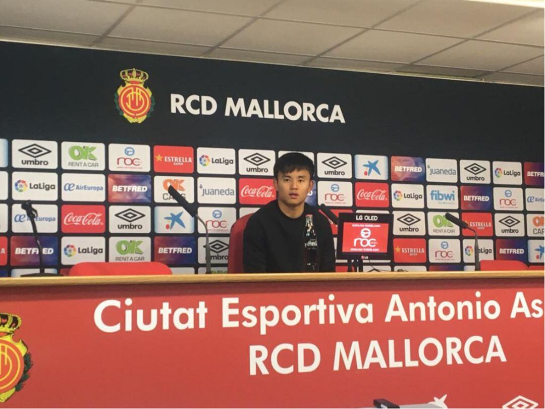 Take Kubo en rueda de prensa en Son Bibiloni