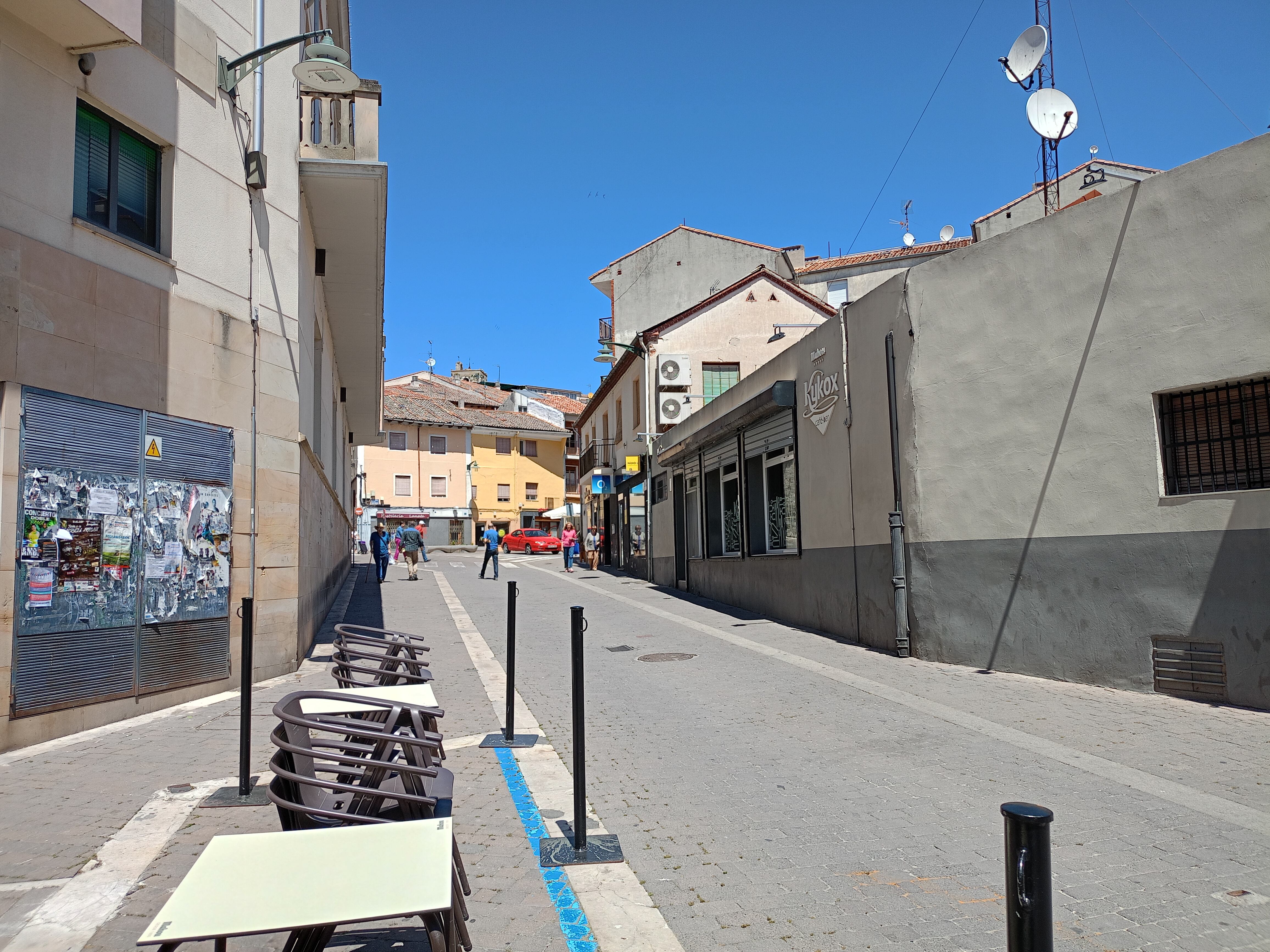 Tramo de la calle Resina de Cuéllar que pasa a ser ascendente durante las obras del cruce de San Francisco