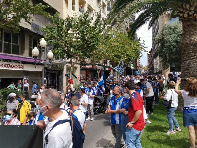 Manifestación a su paso por La Rambla