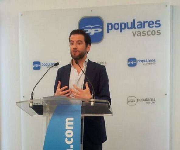 Borja Semper en la sede del PP en VItoria  durante la presentacion de la ponencia politica que su partido   debatira en el  congreso de marzo