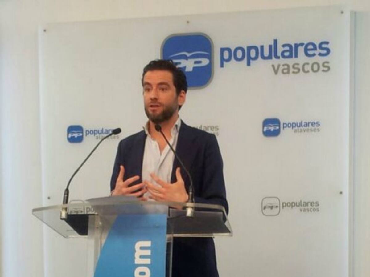 Borja Semper: presenta ponencia politica congreso en la sede PP alava