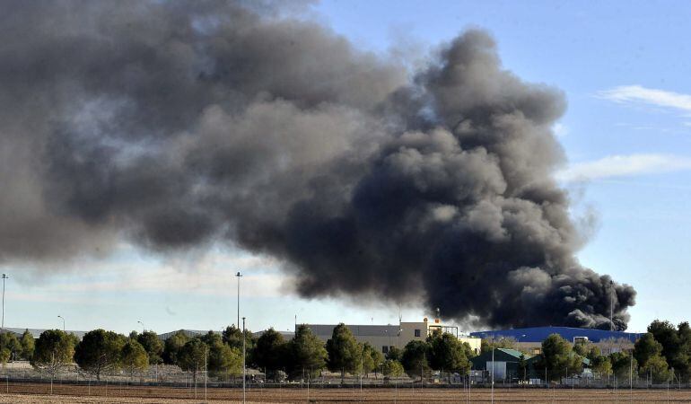 Diez personas han muerto y trece han resultado heridas al estrellarse un avión F-16 griego en la base aérea de Los Llanos (Albacete).