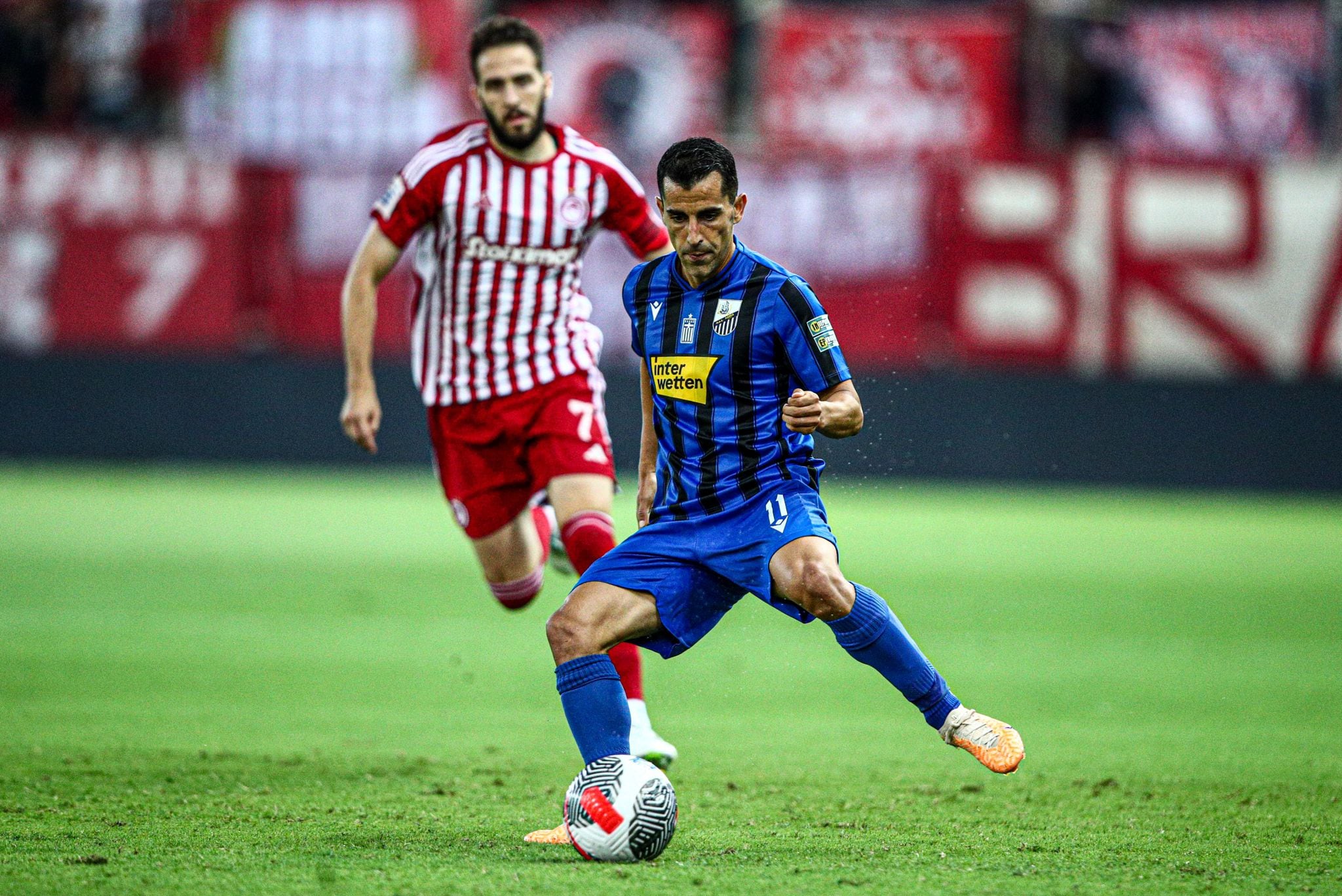 Rubén Martínez, durante un partido con su equipo en Grecia