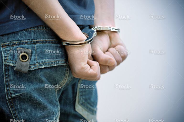 Dos menores detenidos por la policía municipal por robar mediante "tirón"