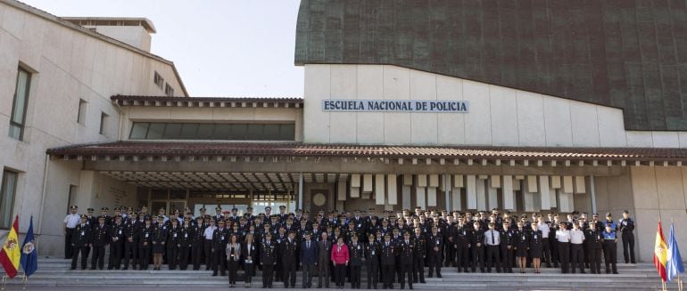 Los participantes en la "I Jornada de Mandos de Policía Nacional y Local Sobre Cooperación en la Protección de Víctimas de Violencia de Género y Doméstica"