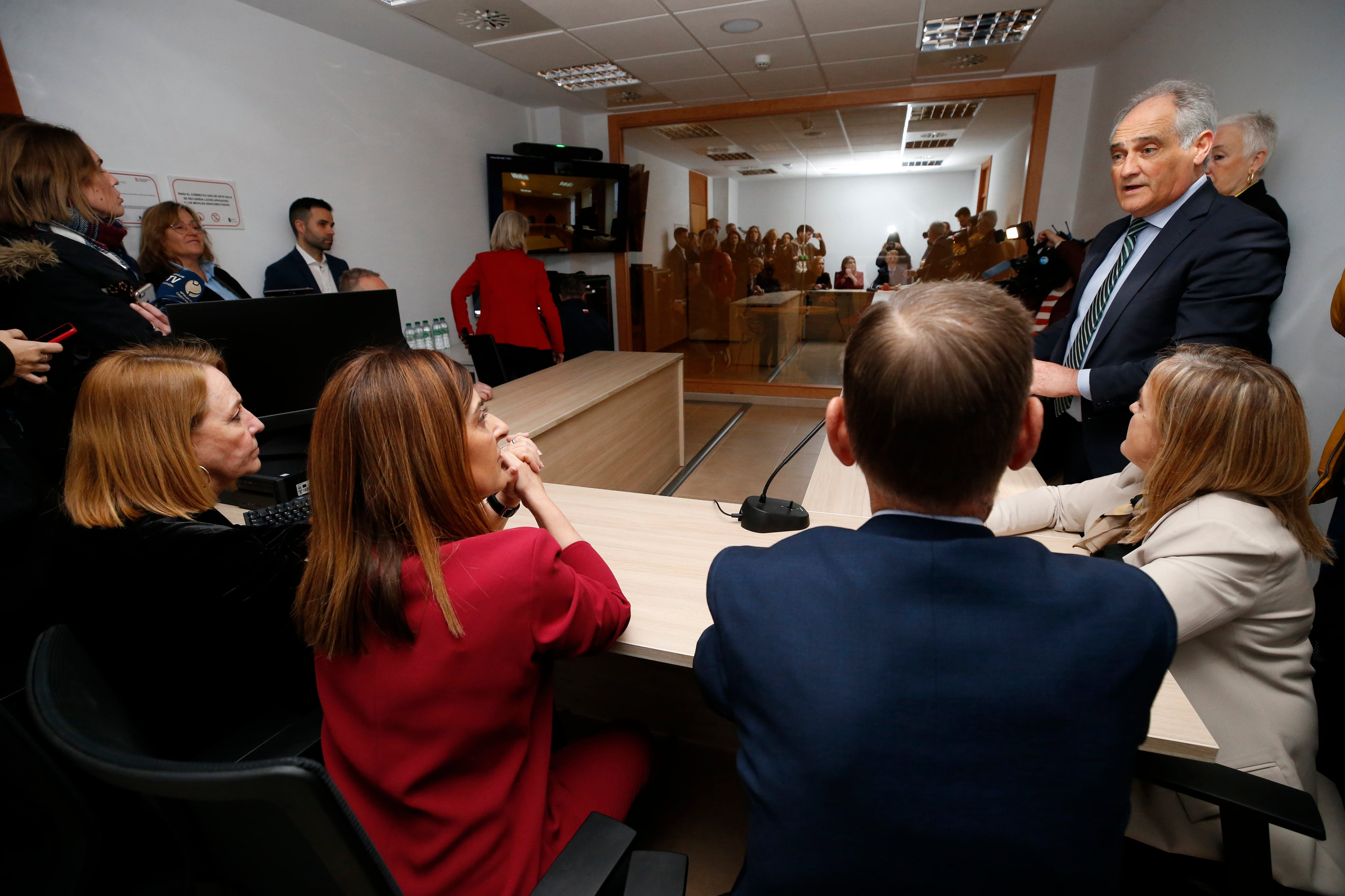 La presidenta de Cantabria, María José Sáenz de Buruaga, inaugura la Sala Gesell.