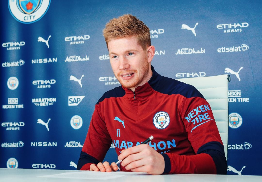 Kevin De Bruyne firma su nuevo contrato con el Manchester City