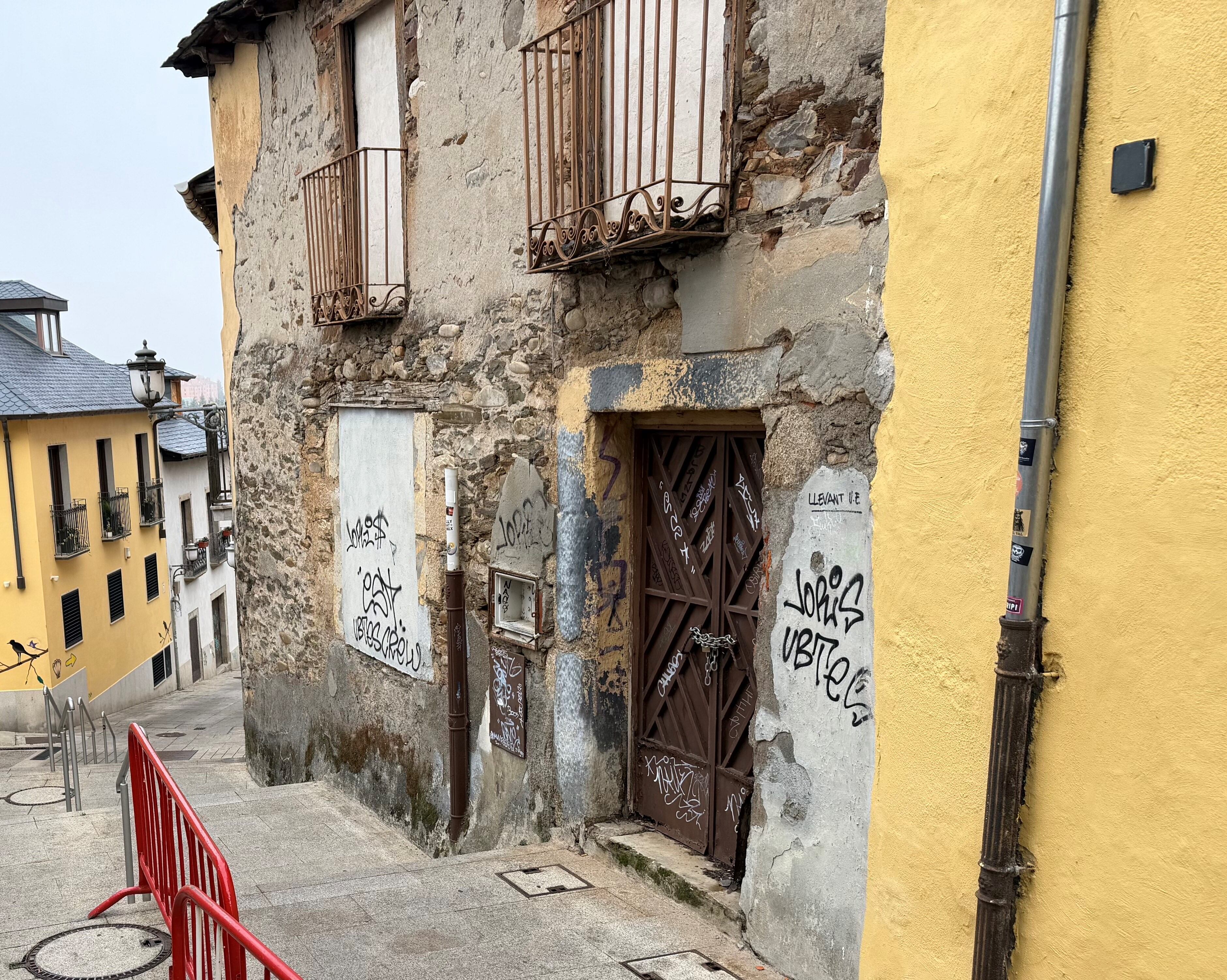 Pintadas en la calle del Rañadero