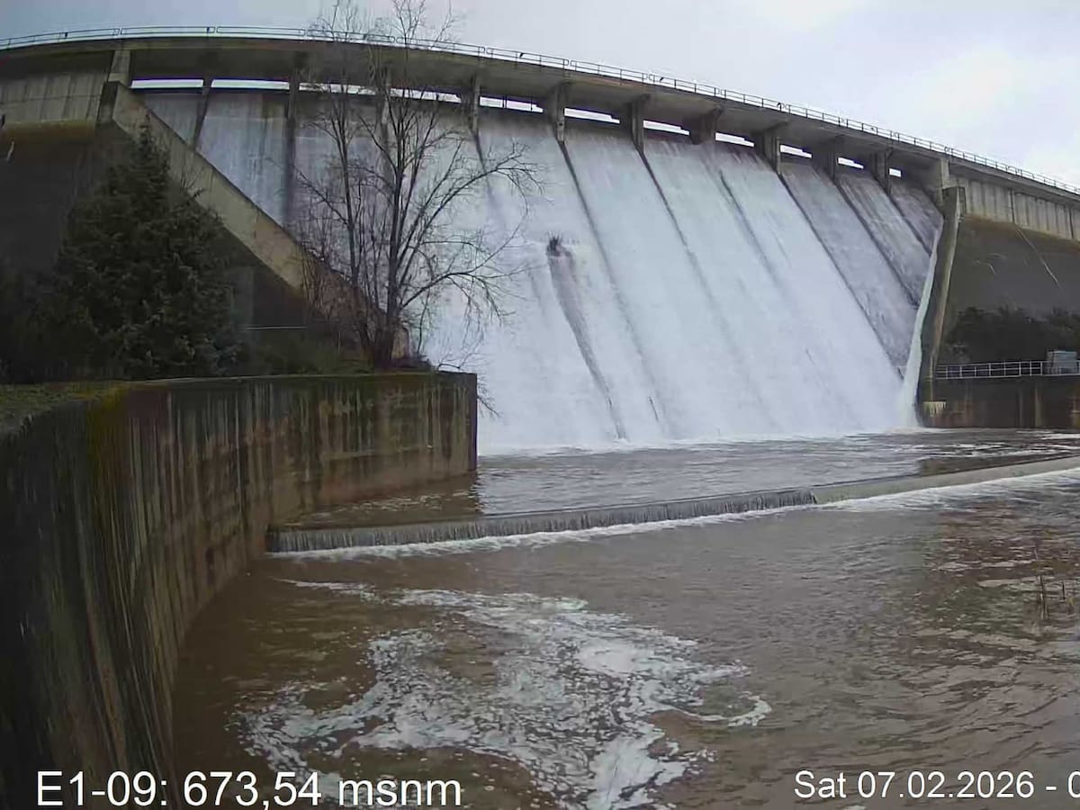 El embalse de Torre de Abraham, en Ciudad Real, comienza a desembalsar agua por tercera vez desde los 90