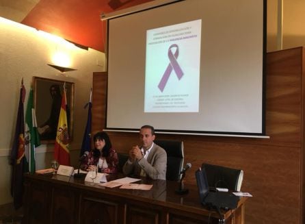 La diputada de igualdad, Francisca Medina y el alcalde de Cazorla, Antonio José Rodriguez inauguran las jornadas