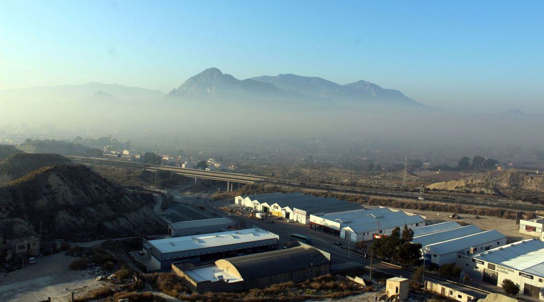 Vista de la ciudad de Cieza bajo la influencia de las quemas agrícolas