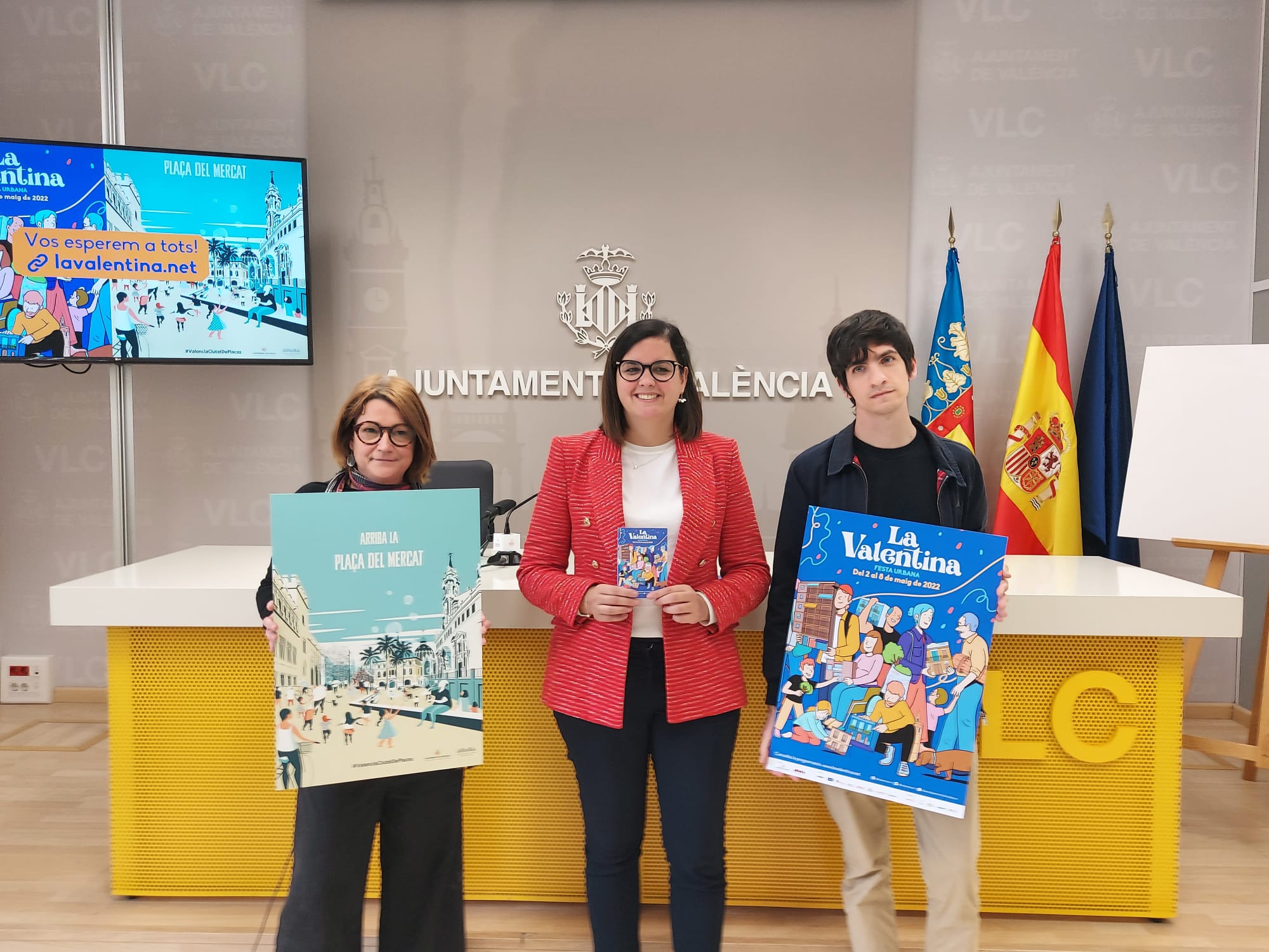 La vicealcaldesa Sandra Gómez junto a los ilustradores Miguel Echeverría, Mikko, y Virginia Llorente