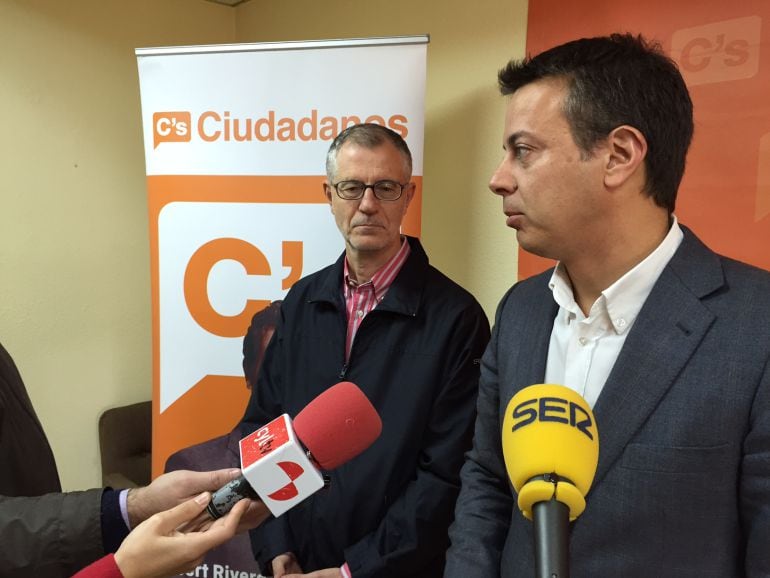 En primer término, el Portavoz Municipal de Ciudadanos en el Ayuntamiento de Palencia, Juan Pablo Izquierdo. 