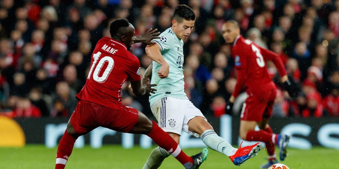 Sadio Mané y James Rodríguez durante la ida en Anfield