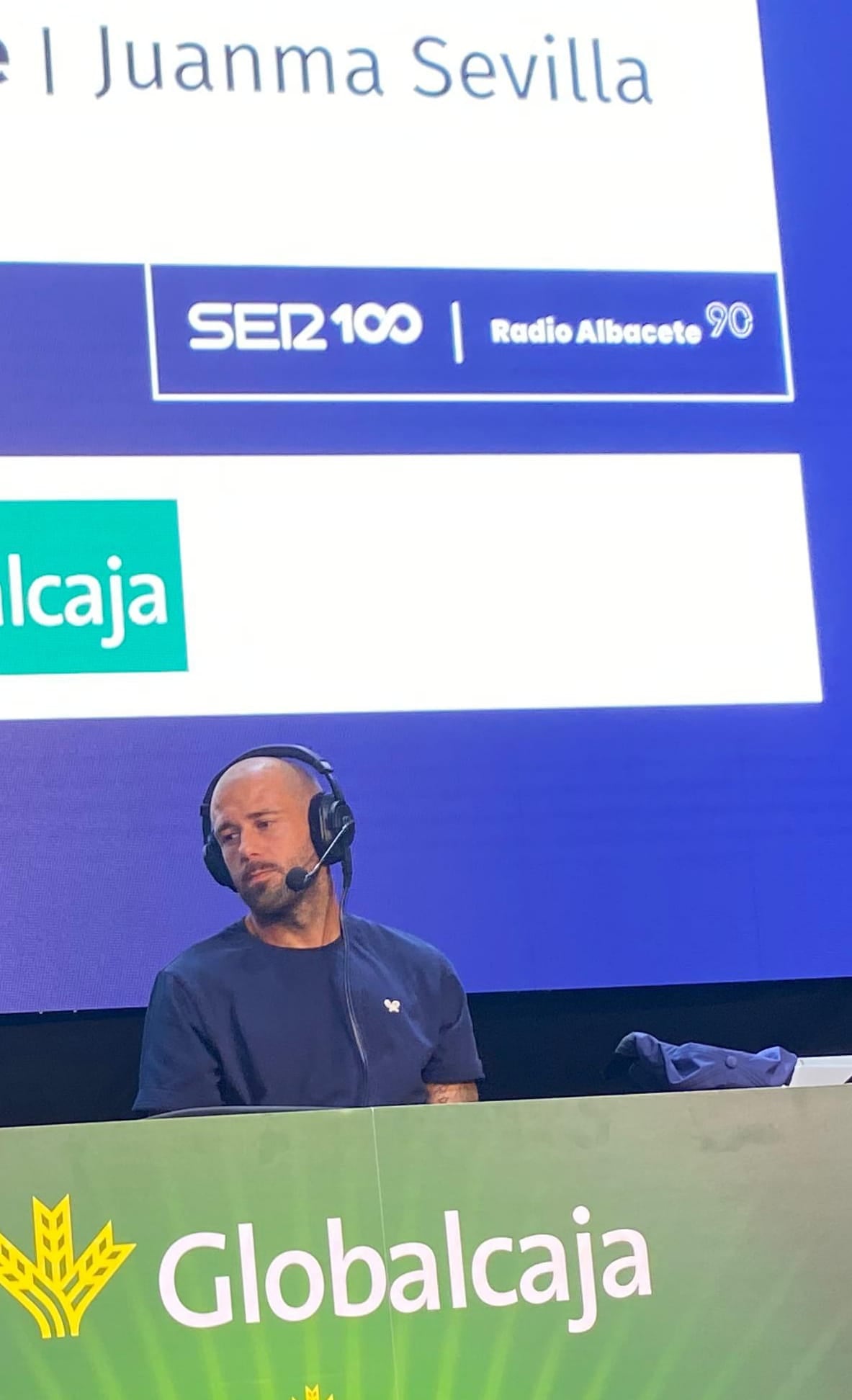 Jon García, durante SER Deportivos Albacete emitido en el stand de Globalcaja en el Recinto Ferial