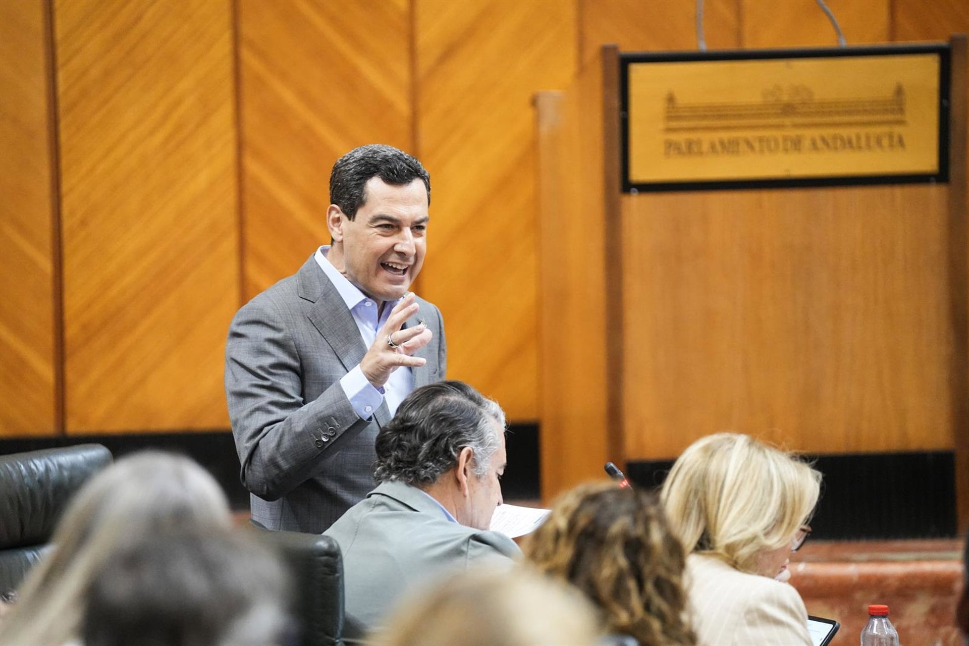 El presidente de la Junta, Juanma Moreno, durante la sesión plenaria