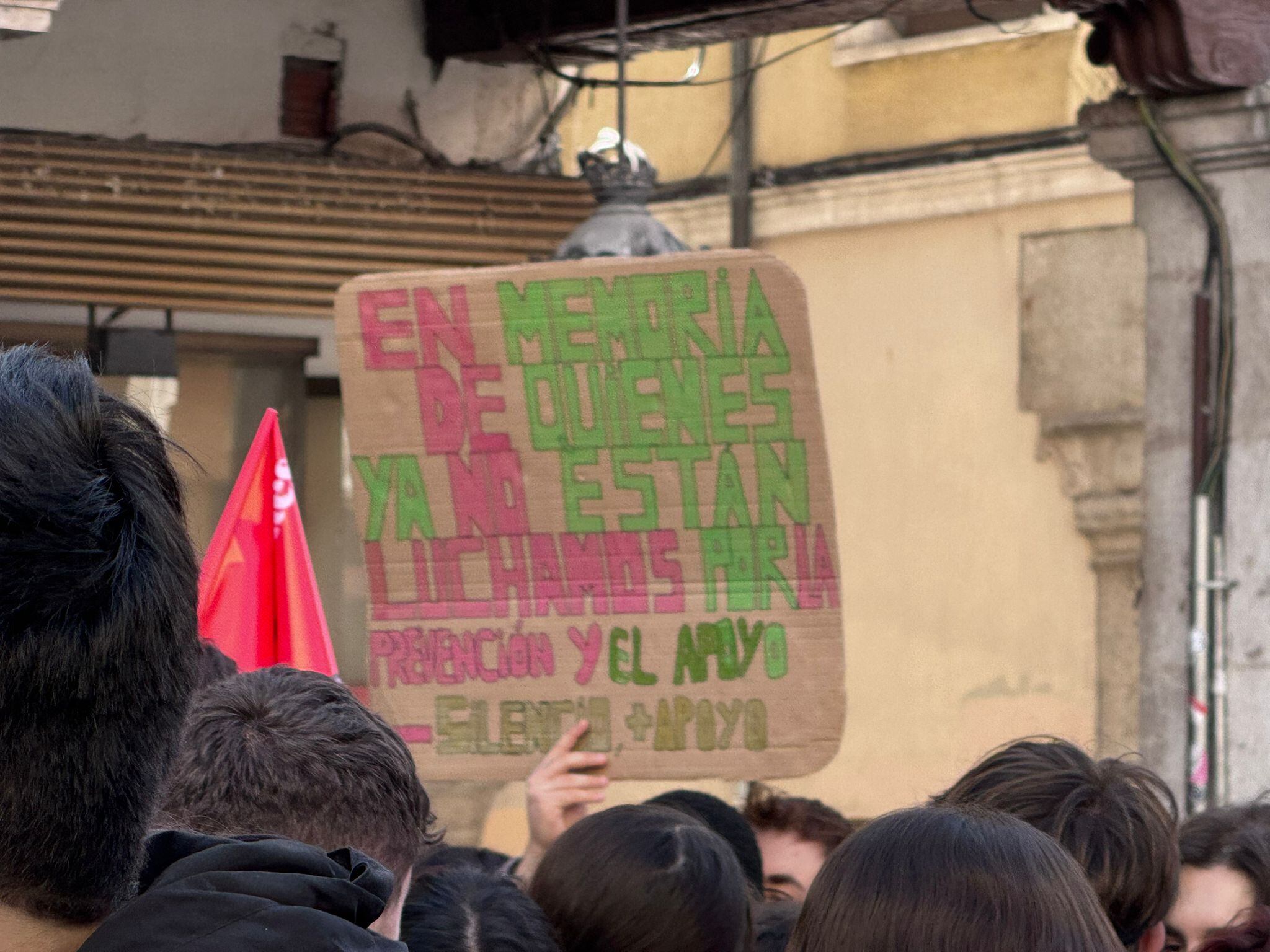 El suicidio de Sandra saca a los alumnos de Valladolid a las calles: los protocolos fallan y las víctimas abandonan los centros