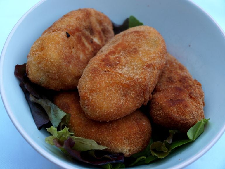 Croquetas de setas y queso.