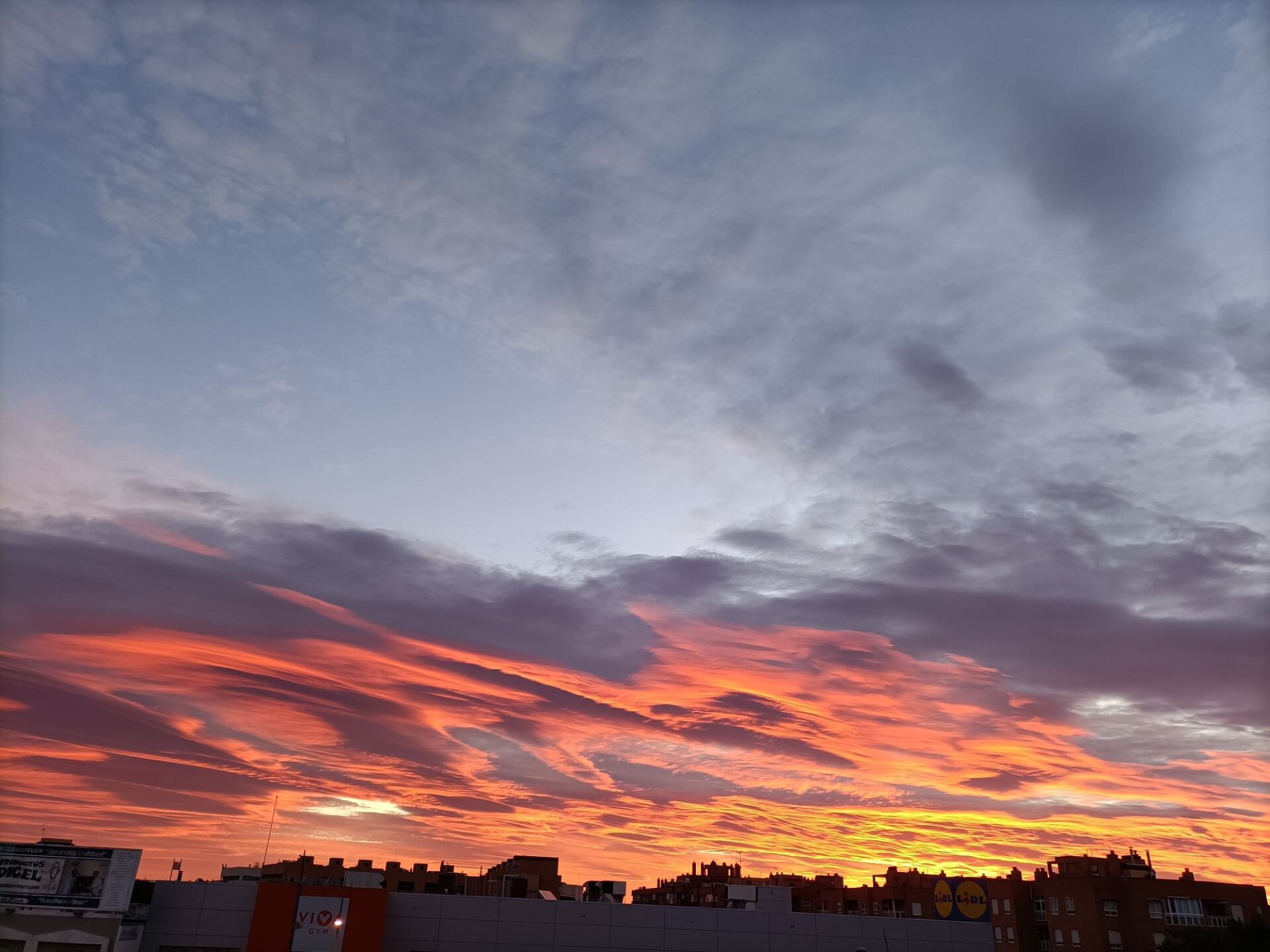 Un amanecer insuperable en la ciudad de Almería.