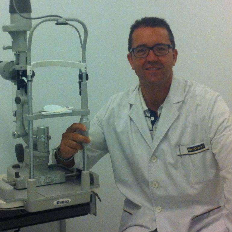 El óptico-optometrista José Herce