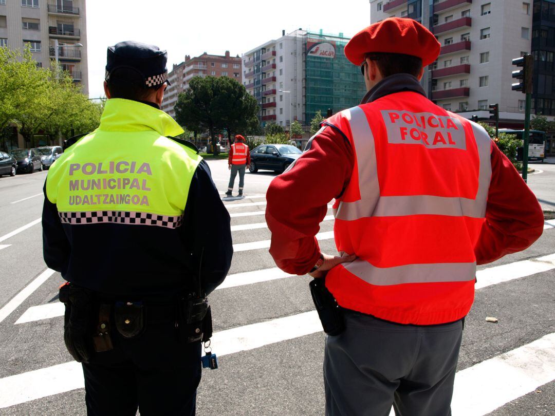 Policía Foral y Policía Municipal de Pamplona colaboran en el control de las restricciones