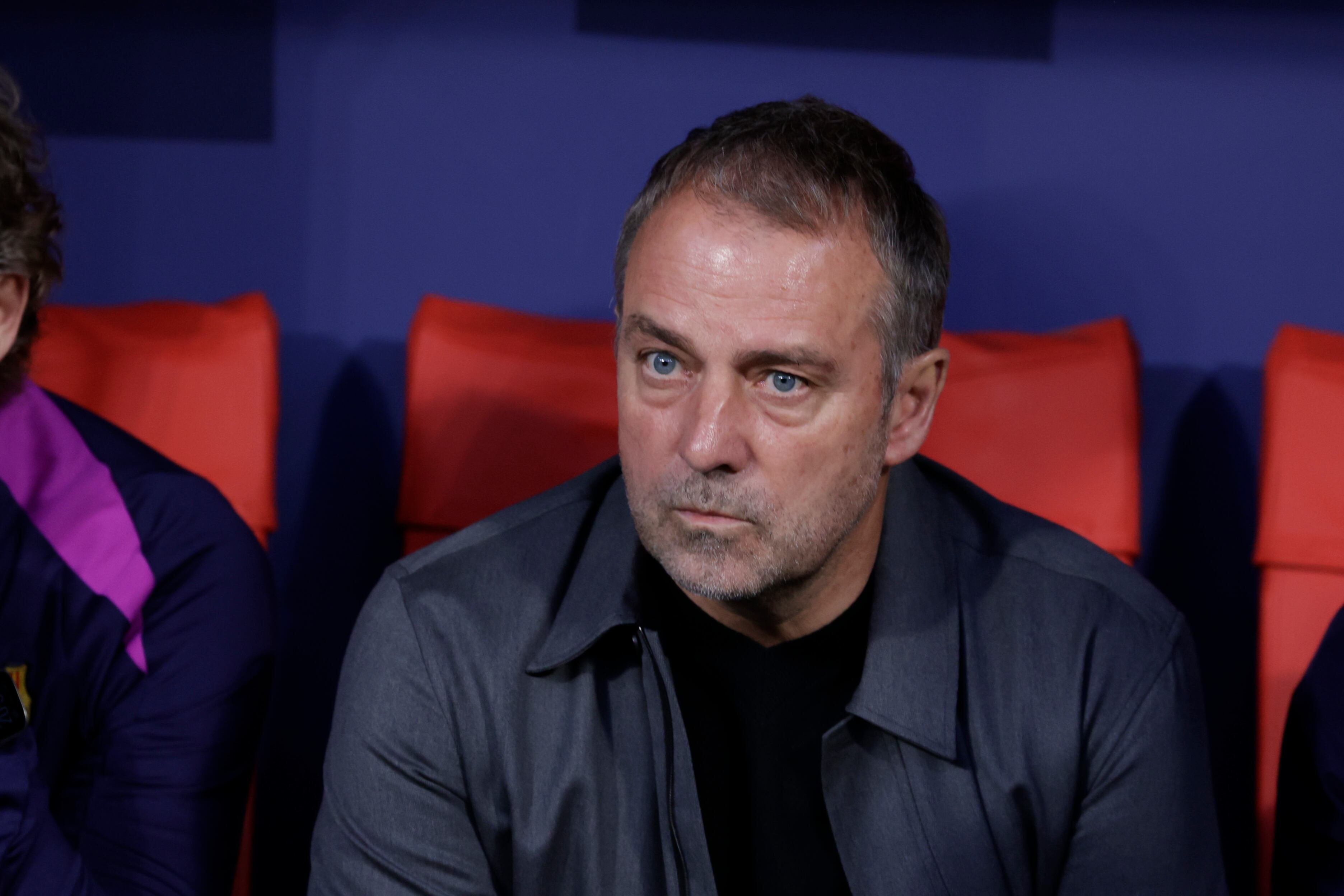 El entrenador del Barcelona Hansi Flick antes de un partido