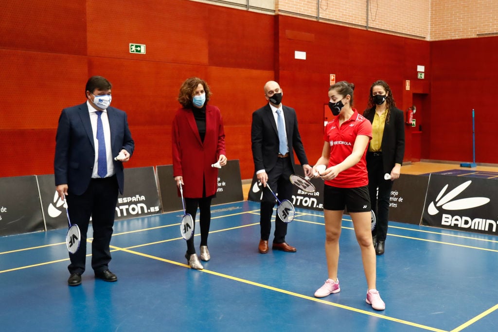 MADRID, SPAIN - DECEMBER 18: Carolina Marin of Spain plays badminton with Isabel Sanchez Fernandez, Sports Director of the Junta de Andalucia; Gabriel Cruz, Mayor of Huelva; Irene Lozano, President of the CSD; and Andoni Azurmendi, President of the Spanish Badminton Federation; during the presentation of the Badminton World Cup of Huelva for 2021 at Superior Sports Center (CSD) on december 18, 2020, in Madrid, Spain. (Photo by Oscar J. Barroso / AFP7 / Getty Images)