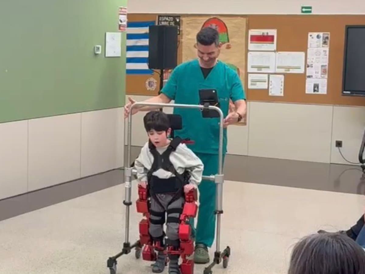 El robot que ayuda a caminar a niños con parálisis cerebral ya está en ASPACE Coruña