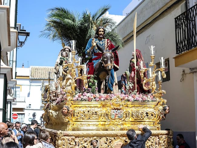 Fotografía de una publicación de la Hermandad del Santo Entierro